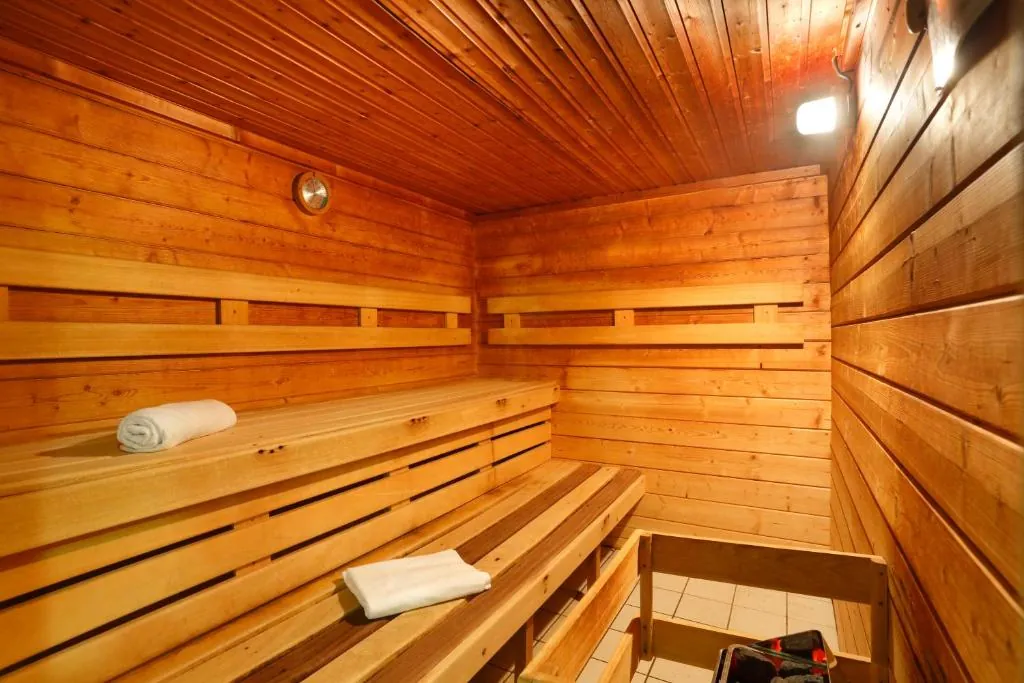 Sauna de madera de la residencia