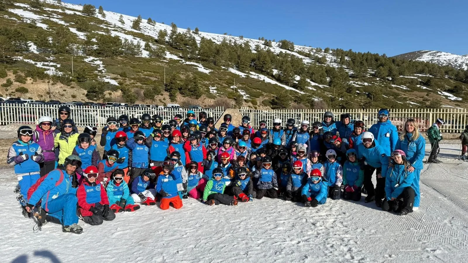 Excursión de esquí para colegios en Valdesquí, Sierra de Madrid