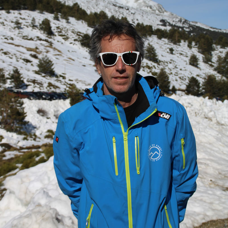 Carlos Sancha, Fundador y director del Club de Esquí Sierra de Madrid