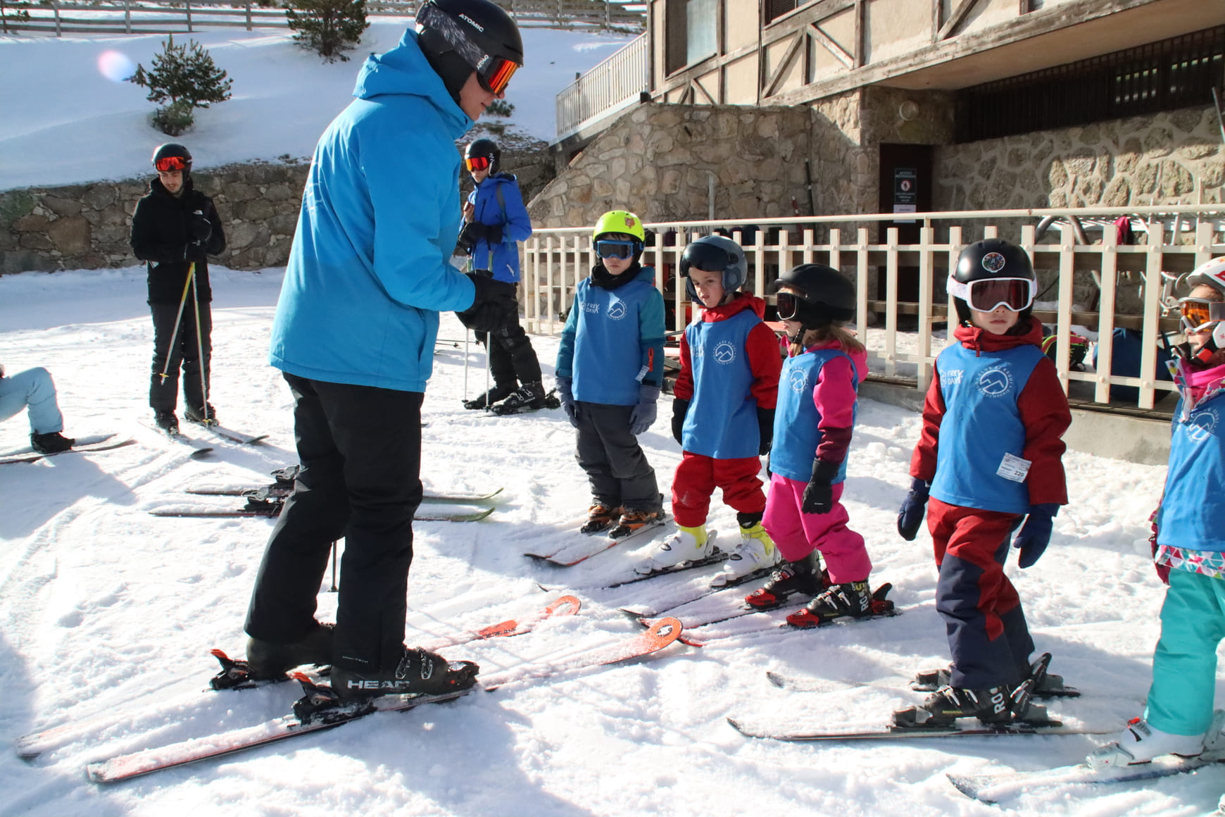 Cursos de esquí grupales en Valdesquí
